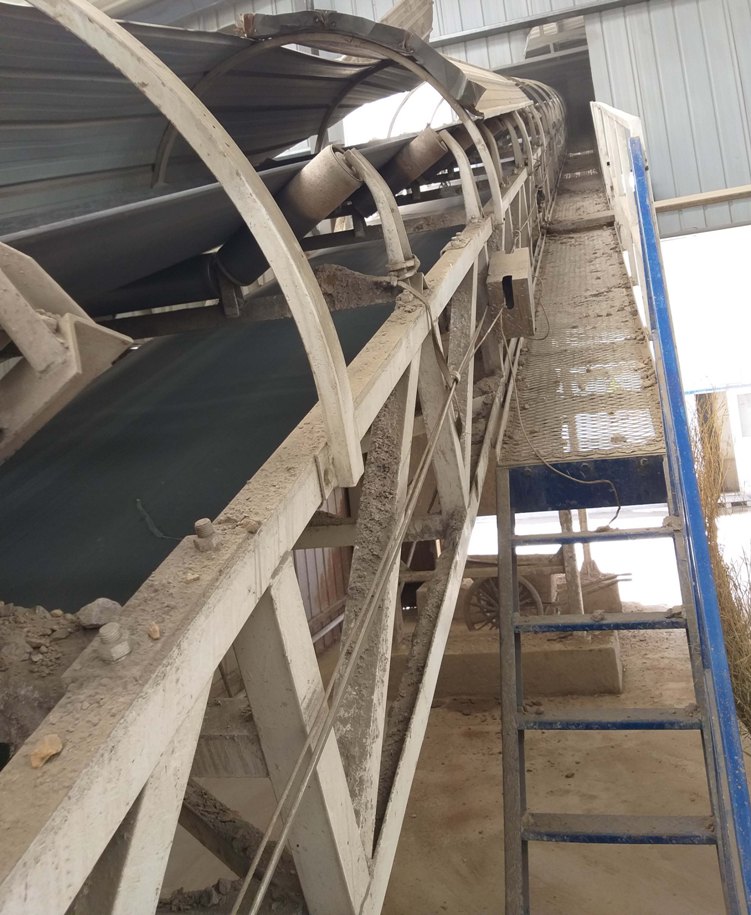 帶式輸送機(jī)保養(yǎng)操作圖.jpg 帶式輸送機(jī)保養(yǎng)操作圖.jpg