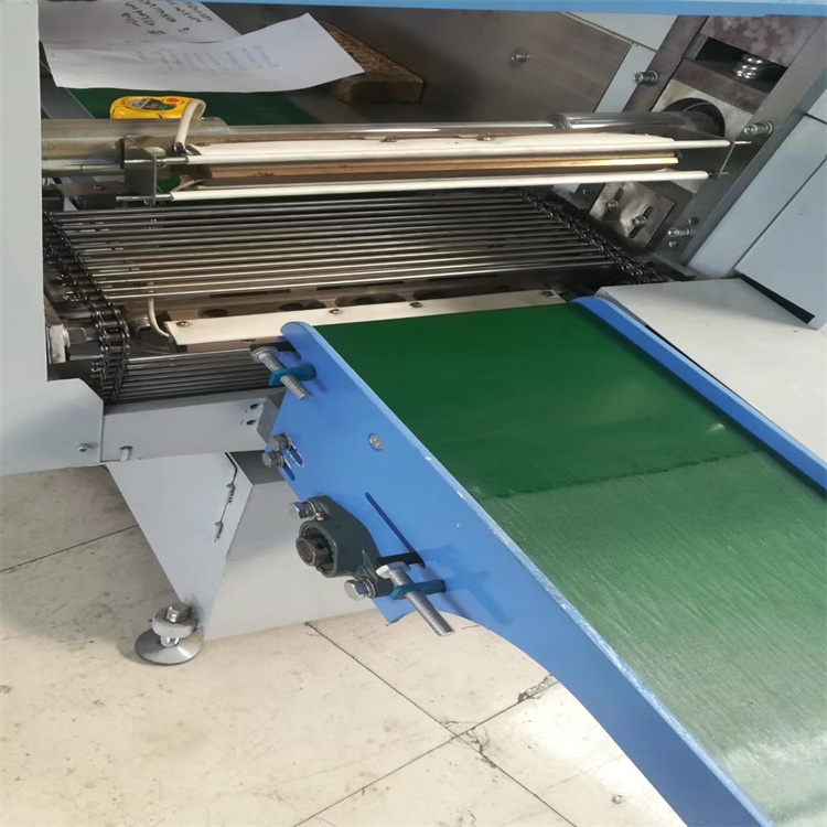 自動(dòng)化控制輸送帶.jpg 自動(dòng)化控制輸送帶.jpg